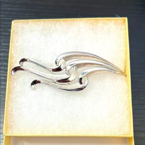 Elegant Vintage Trifari Silver Tone Triple Flowing Wave Brooch